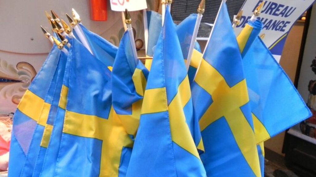 93598cc4ebb182ba61b5a38e6662209a–flags-for-sale-stockholm-sweden