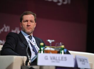 1200px-Special_event_-_Panel_discussion,_Mainstreaming_Sustainability_into_Trade_and_Development_Policies_Towards_the_Rio+20_Summit_(7112262883)