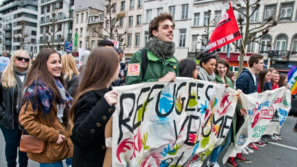 Photographie d’un bloc jeune lors d’une manifestation à Bruxelles à l’initiative de Tout Autre Chose en mars 2016, réalisée par Raf De Geest pour Solidaire. CC-BY-NC-ND 2.0.
