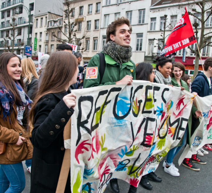 Photographie d’un bloc jeune lors d’une manifestation à Bruxelles à l’initiative de Tout Autre Chose en mars 2016, réalisée par Raf De Geest pour Solidaire. CC-BY-NC-ND 2.0.