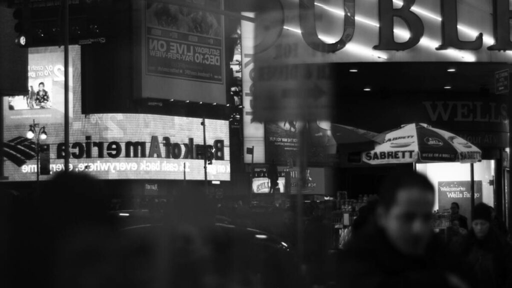 « Les grandes enseignes de Times Square n’annonçaient plus aucun rêve. » ©Juliette Pagacz