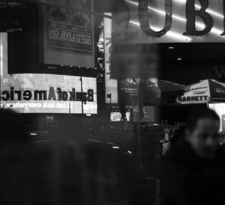 « Les grandes enseignes de Times Square n’annonçaient plus aucun rêve. » ©Juliette Pagacz