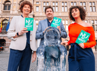 Petra De Sutter, Jeremie Vaneeckhout, Nadia Naji. « Nu of nooit meer ? » (Photo : groen.be)